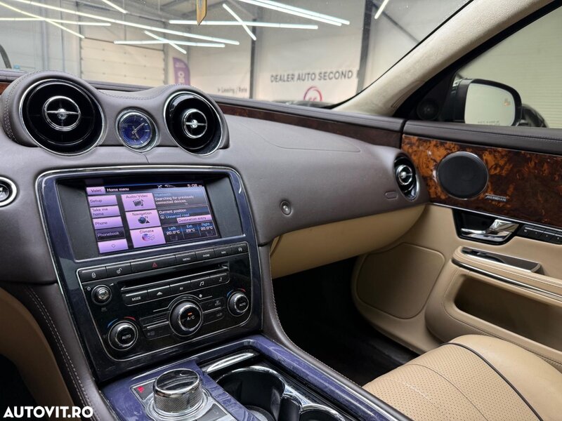 Jaguar XJ